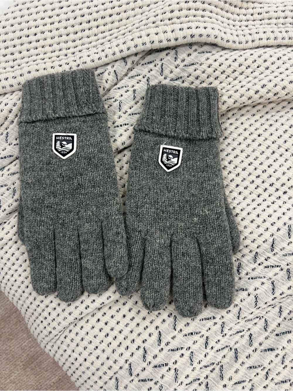 Hestra Men's Grey Ribbed Cuff Knit Gloves